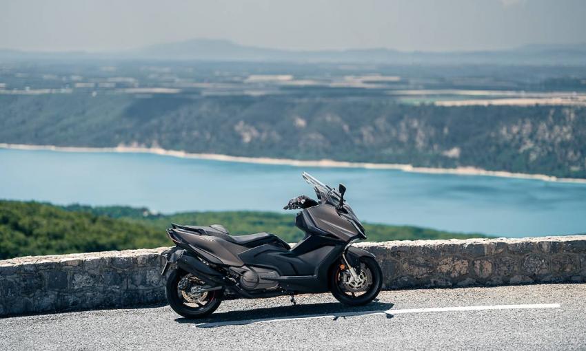 AK 550 Premium